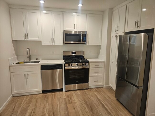 Cocina - 17140 Rayen St