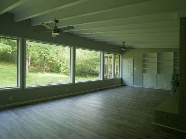 Photo - Gorgeous 4 bedroom, 2.5 bath House on a 1 ...