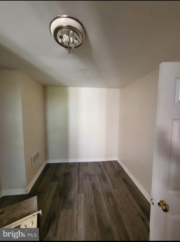 Photo - 5855 Windsor Ave