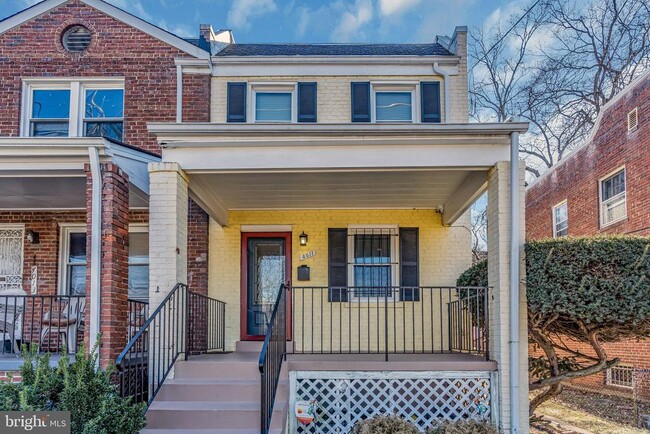 Building Photo - 4011 Blaine St NE Rental