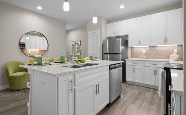 Building Photo - Azali at 7510