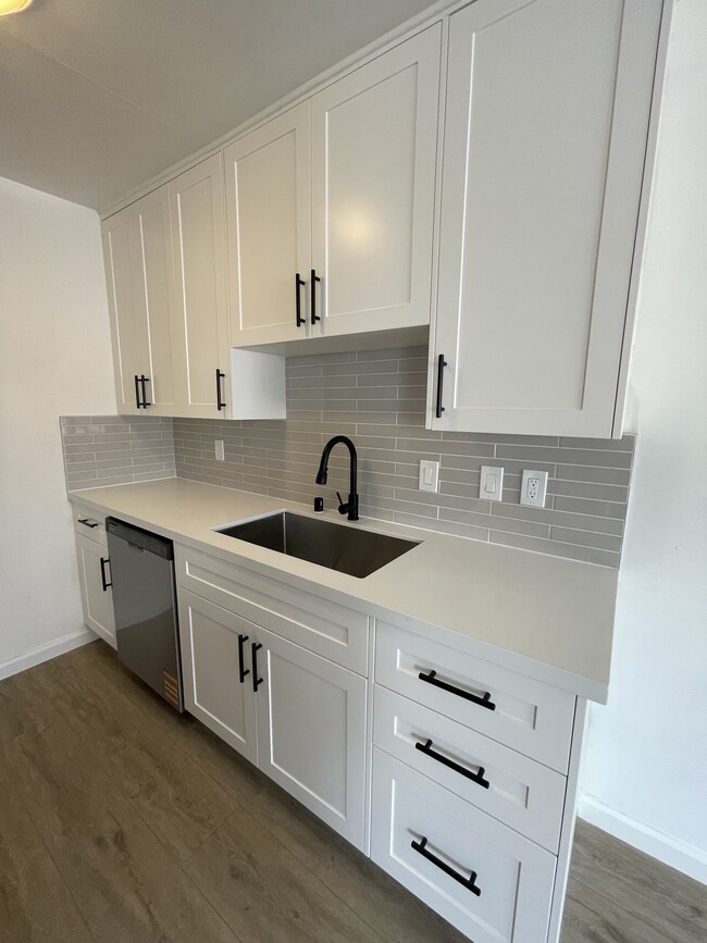 Brand new kitchen - 13118 Riverside Dr Unit 3