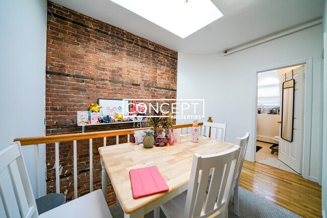 Photo - 168 Northampton St Unit 4