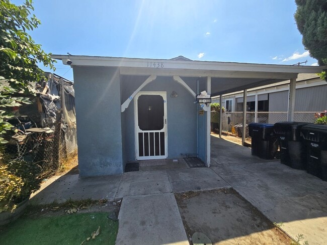 Building Photo - Renovated 2 Bed, 1 Bath home