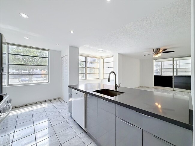 Photo - 16400 NE 17th Ave Unit 206