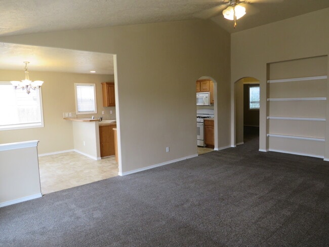 Photo - 627 Prince Ave