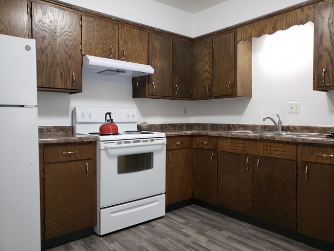 2 Bed, 1 Bath $879, Available July 22 - North Ridge