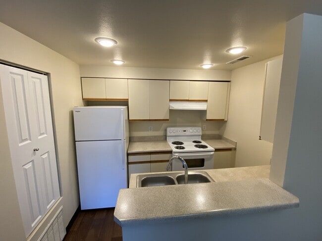 Photo - Riverwood Apartments