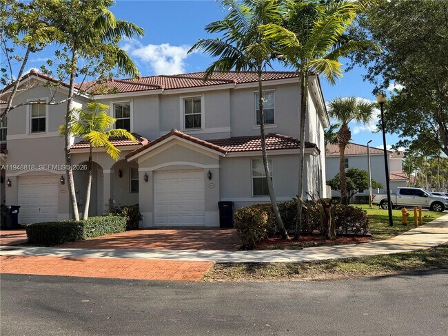 Building Photo - 20715 NE 10th Ct