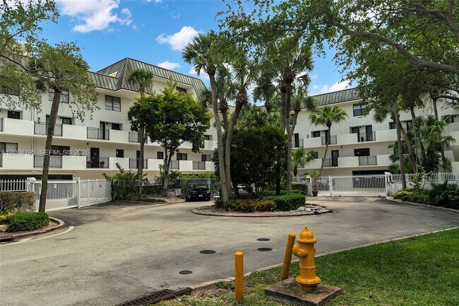 6901 Edgewater Dr Unit 318