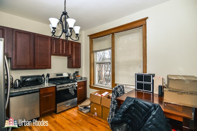 Photo - 852 N Leavitt St Unit 3