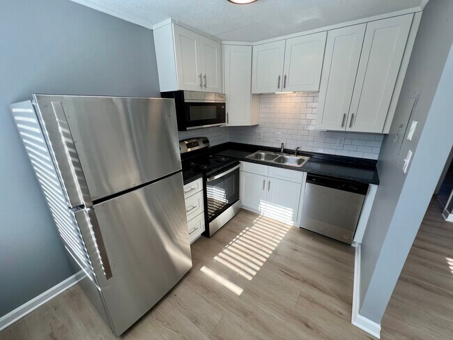 Kitchen - 2718 Painter Ave Unit C108