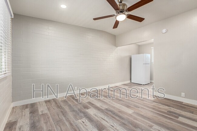 Photo - 8639 N 7th St