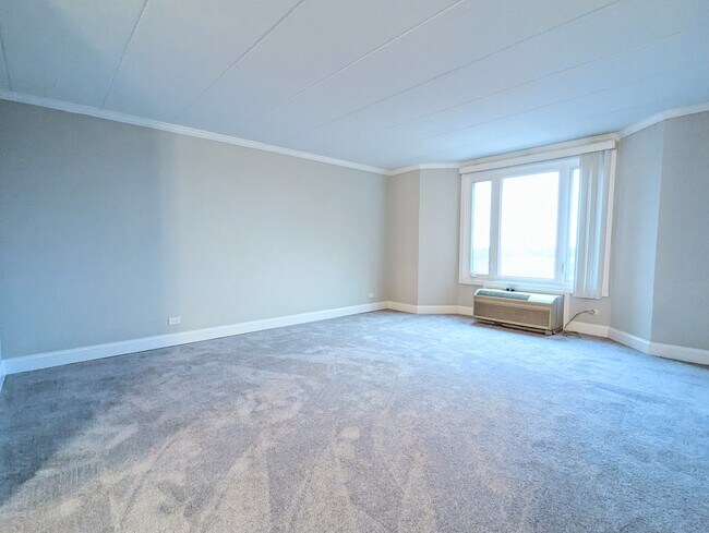 1 Renaissance Pl