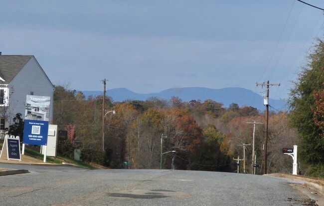 Photo - 304 Detroit Ln