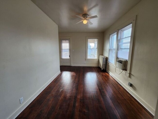 Photo - 1 Bedroom Apt Close to Campus - Cats Welcome!!