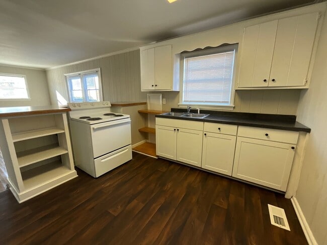 Photo - 201 Lowdermilk St Unidad A