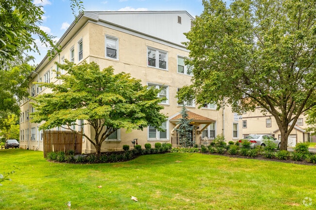 32 S Wycombe Ave