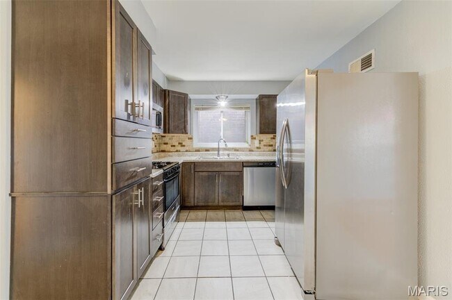 Photo - 125 Koeln Ave