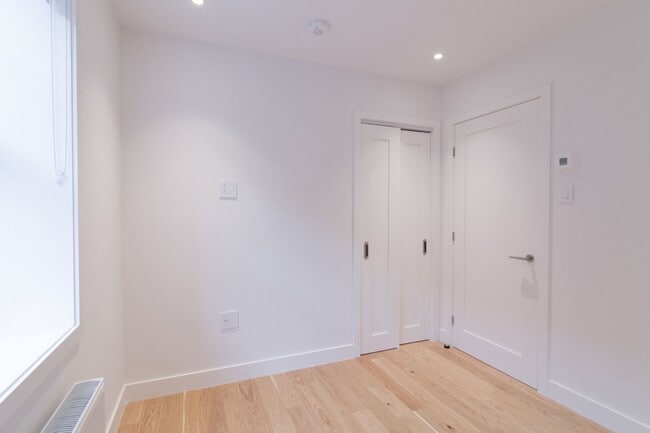 Photo - 4715 Chem. Queen Mary Unité 7