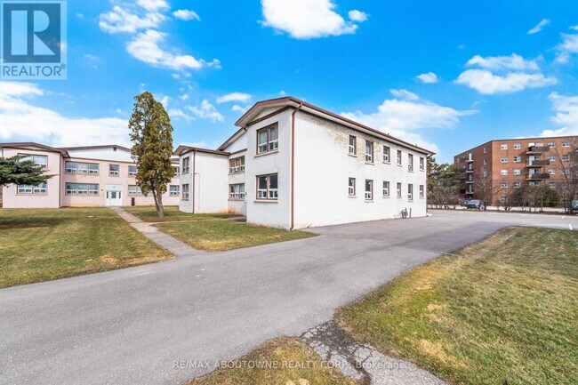 Photo - 1037 Churchill Ave