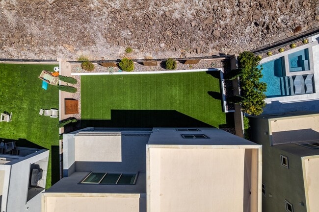 Photo - Luxury Rental with Mountain Views in Gated...