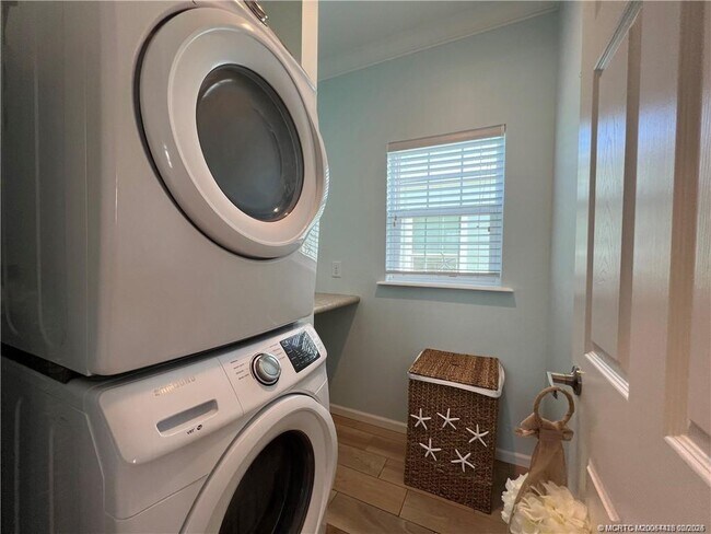 Photo - 102 NE Shoal Dr