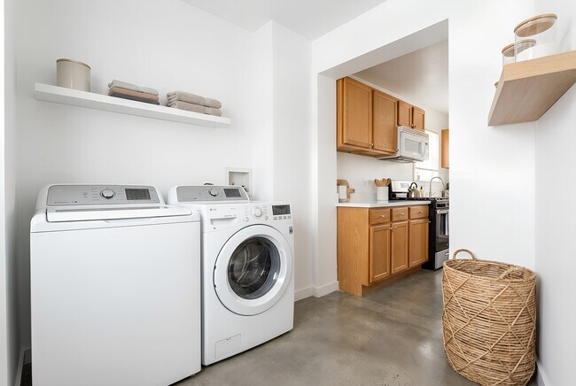 Photo - 4810 W Strong St Unit 2