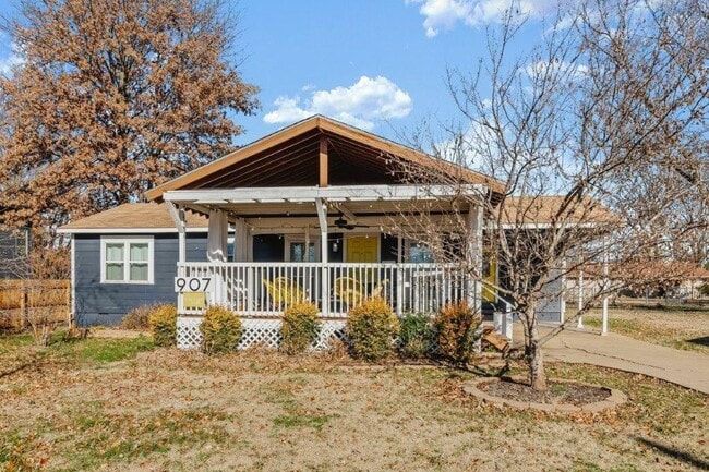Photo - 907 SE 5th St