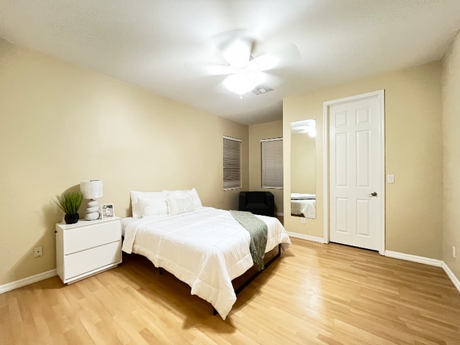 Building Photo - 8089 Villa Del Cielo St