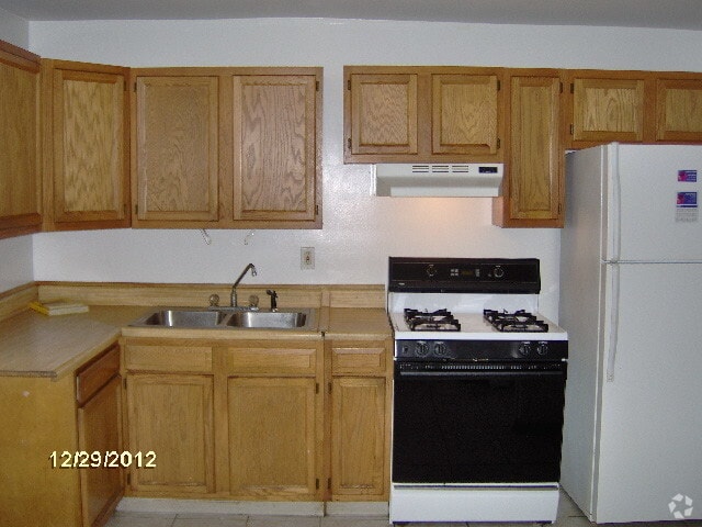 Building Photo - 78 Chestnut Ave Unit 2N Rental