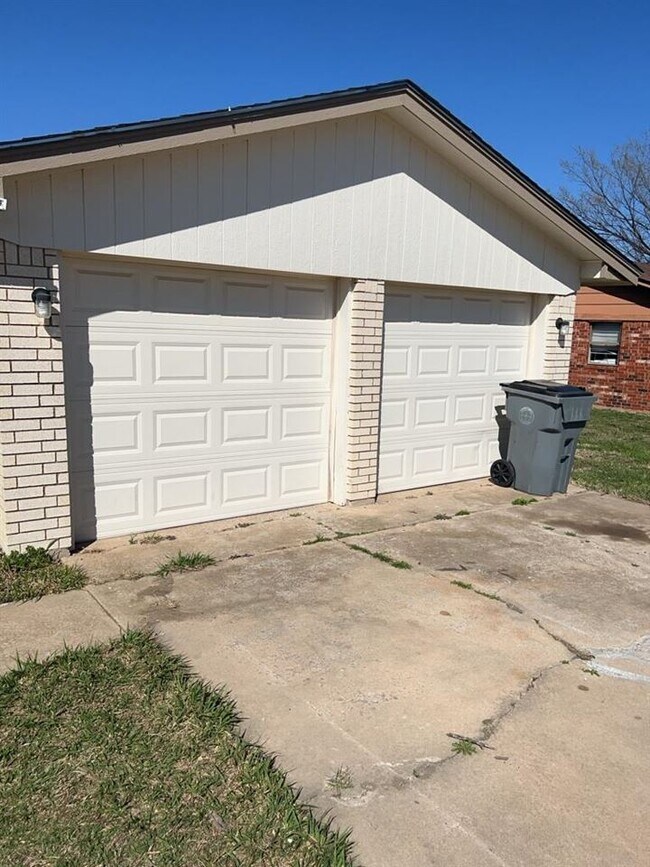 Photo - 119 SE Surrey Ln