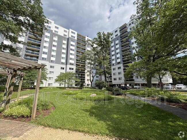 Building Photo - 7333 New Hampshire Ave Unit Apt 403
