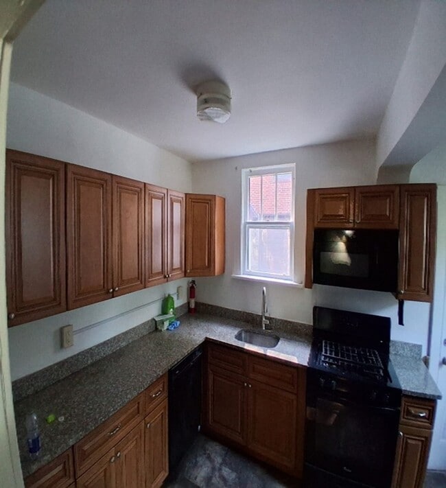 Photo - 182 Provost Rd