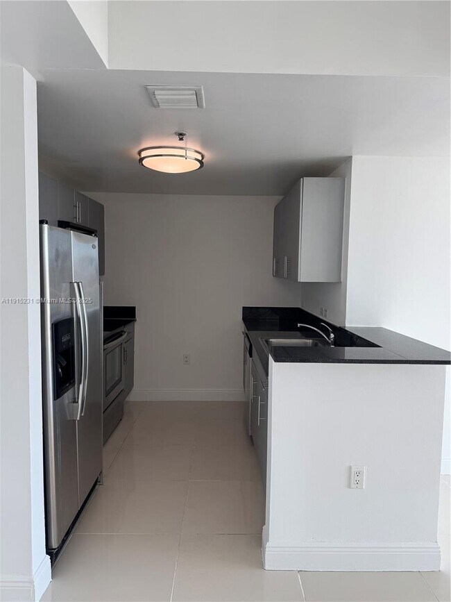 Photo - 1861 NW S River Dr Unidad 1209