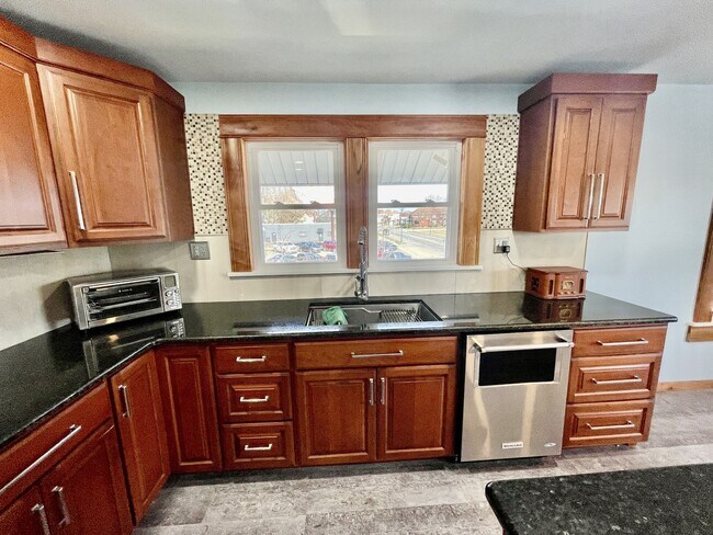 Photo - 1403 S Main St
