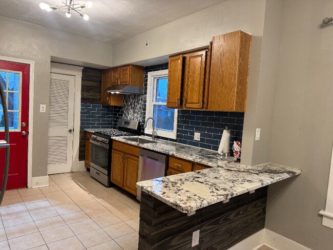 Photo - 437 Elm Ave Unit 4