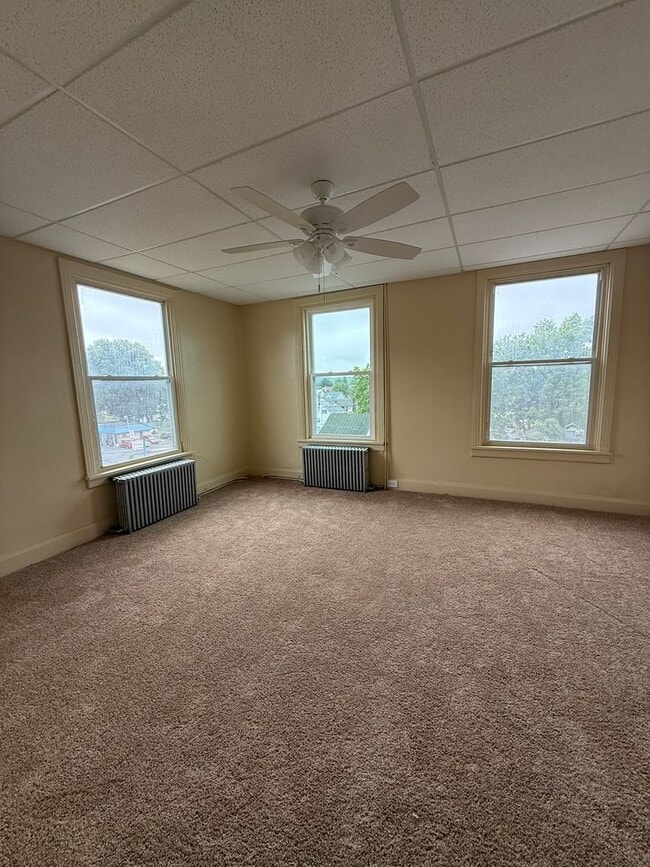 235 W Main St