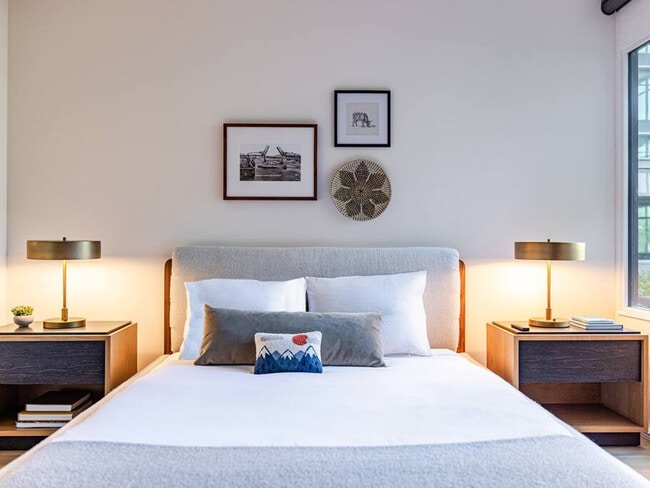 Building Photo - 1550 NW Naito Pkwy Unit ID1227749P