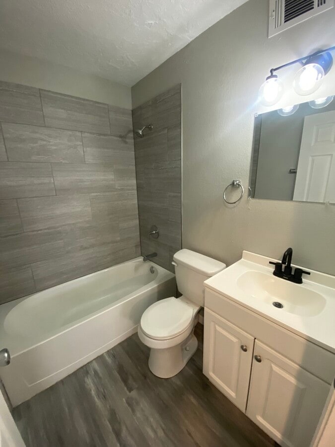 Photo - 2751 W 72nd St
