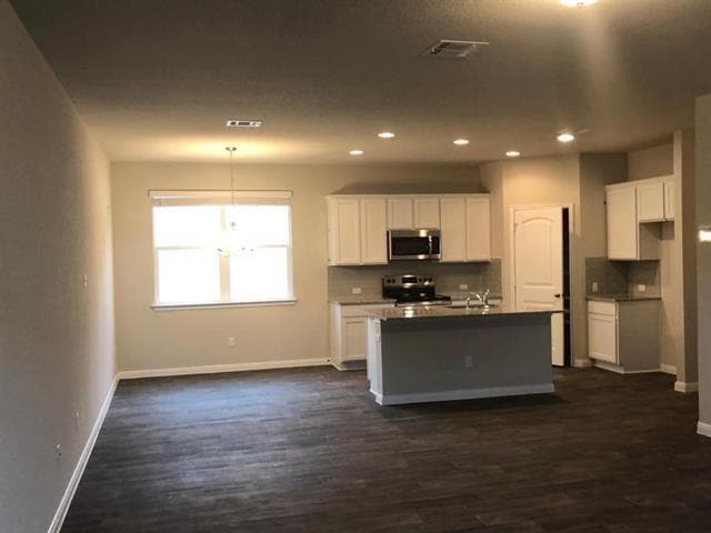 Photo - 221 Naset Dr