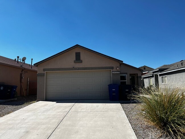 Building Photo - Beautiful 3 bedroom 2 bathroom home.