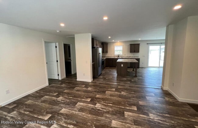 Photo - 37 Van Dyck St