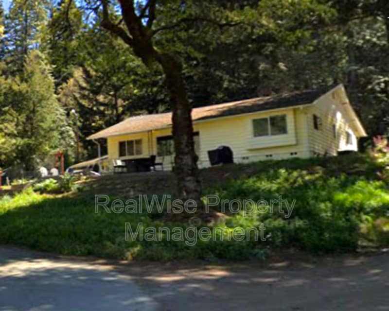 Photo - 7701 Rogue River Hwy House
