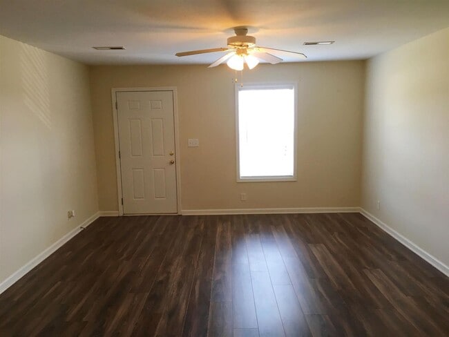 Photo - 512 Luxury Dr