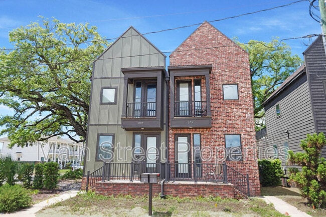 Building Photo - 379 S Clubbs St