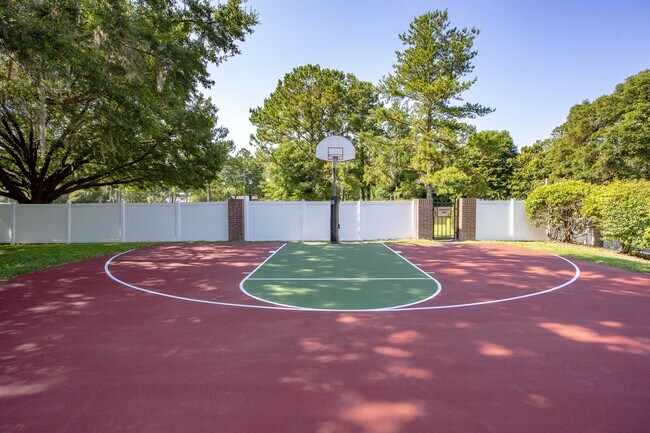 Lake Crossing Apartments
