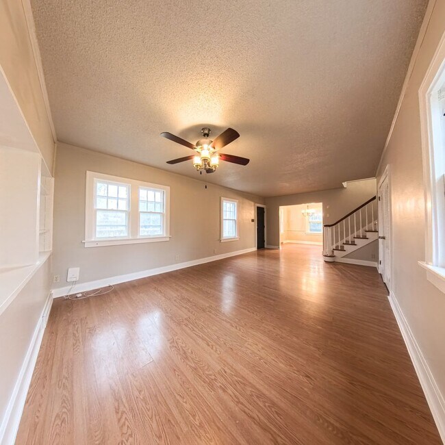 Photo - Beautiful 3 bedroom 1 bathroom home