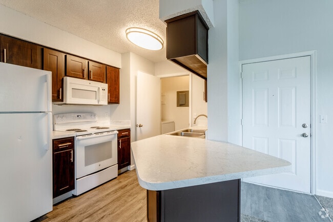 1BR, 1BA - 550SF