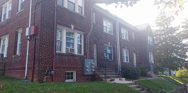 Building Photo - 2203 Q St SE Unit 3 Rental